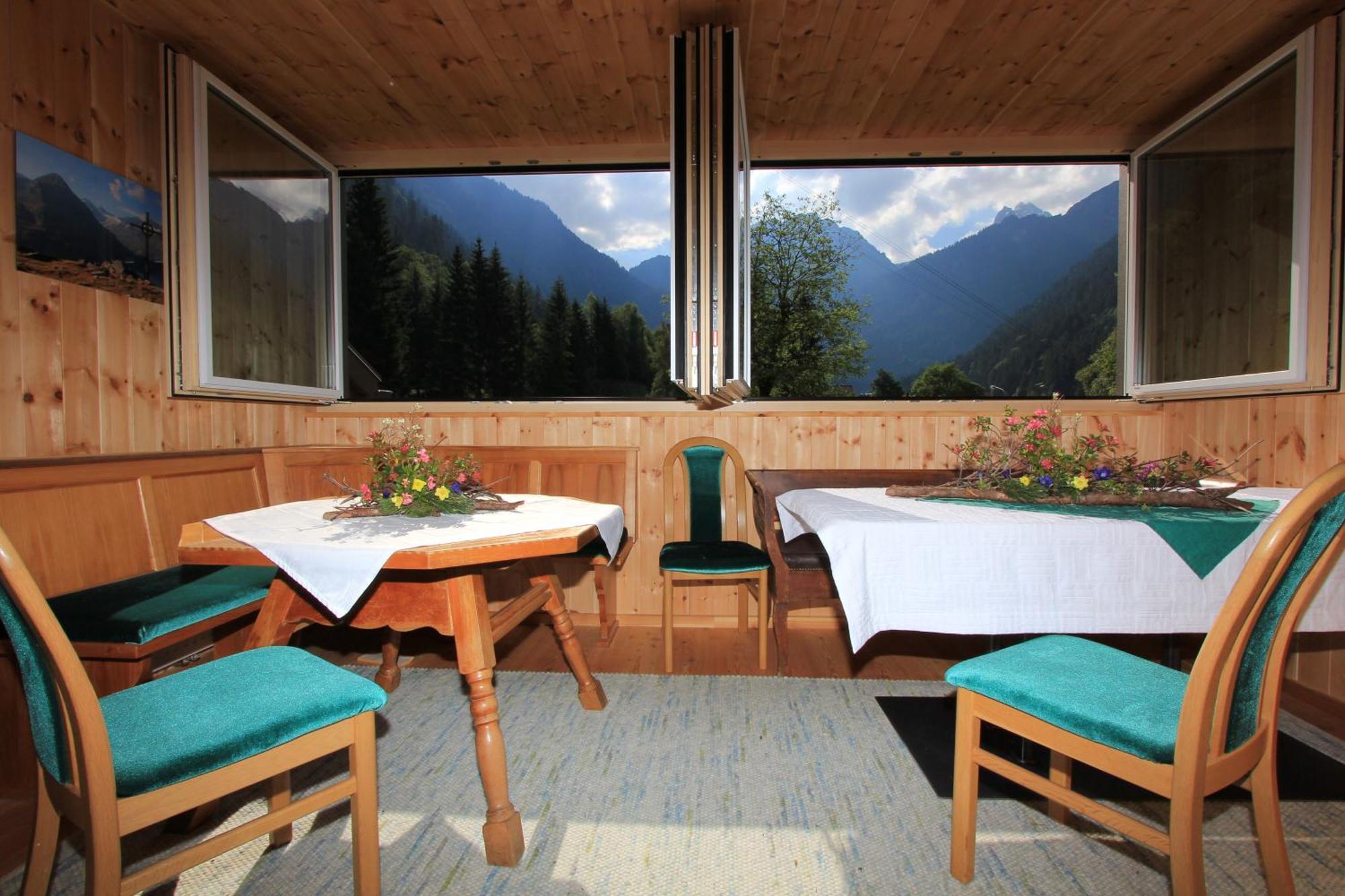 Haus Am Rain Bed & Breakfast Partenen Exterior photo