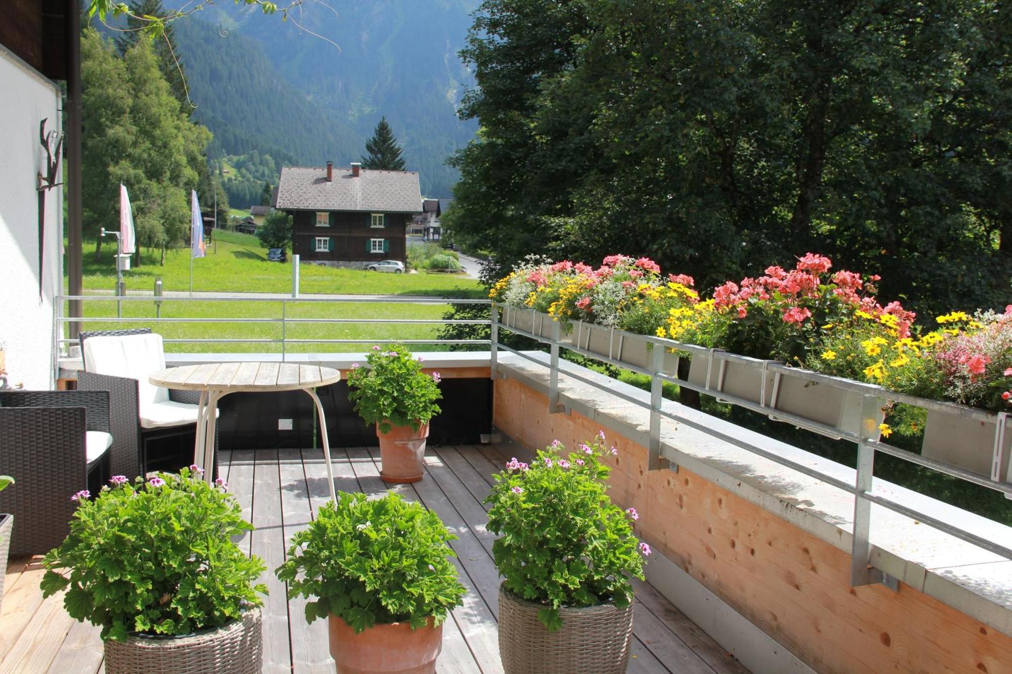 Haus Am Rain Bed & Breakfast Partenen Exterior photo